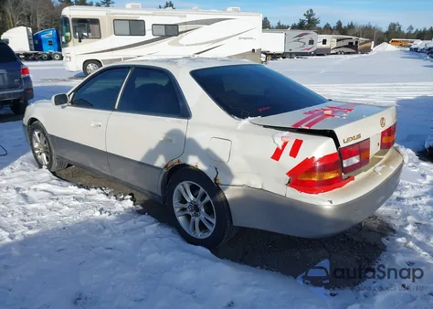 1998 Lexus Es 300 z USA, uszkodzony, nr VIN JT8BF28GXW5050953